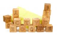 Holzwürfel mit Buchstaben - ökologisches und pädagogisch wertvolles Holzspielzeug