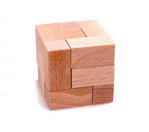 Naturbelassenes Puzzle Würfel aus Buchenholz